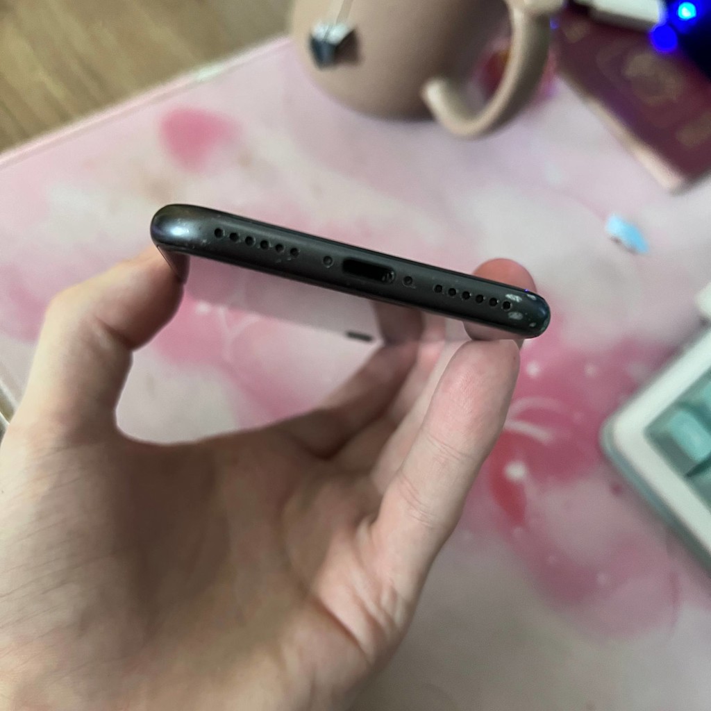 IPHONE 8