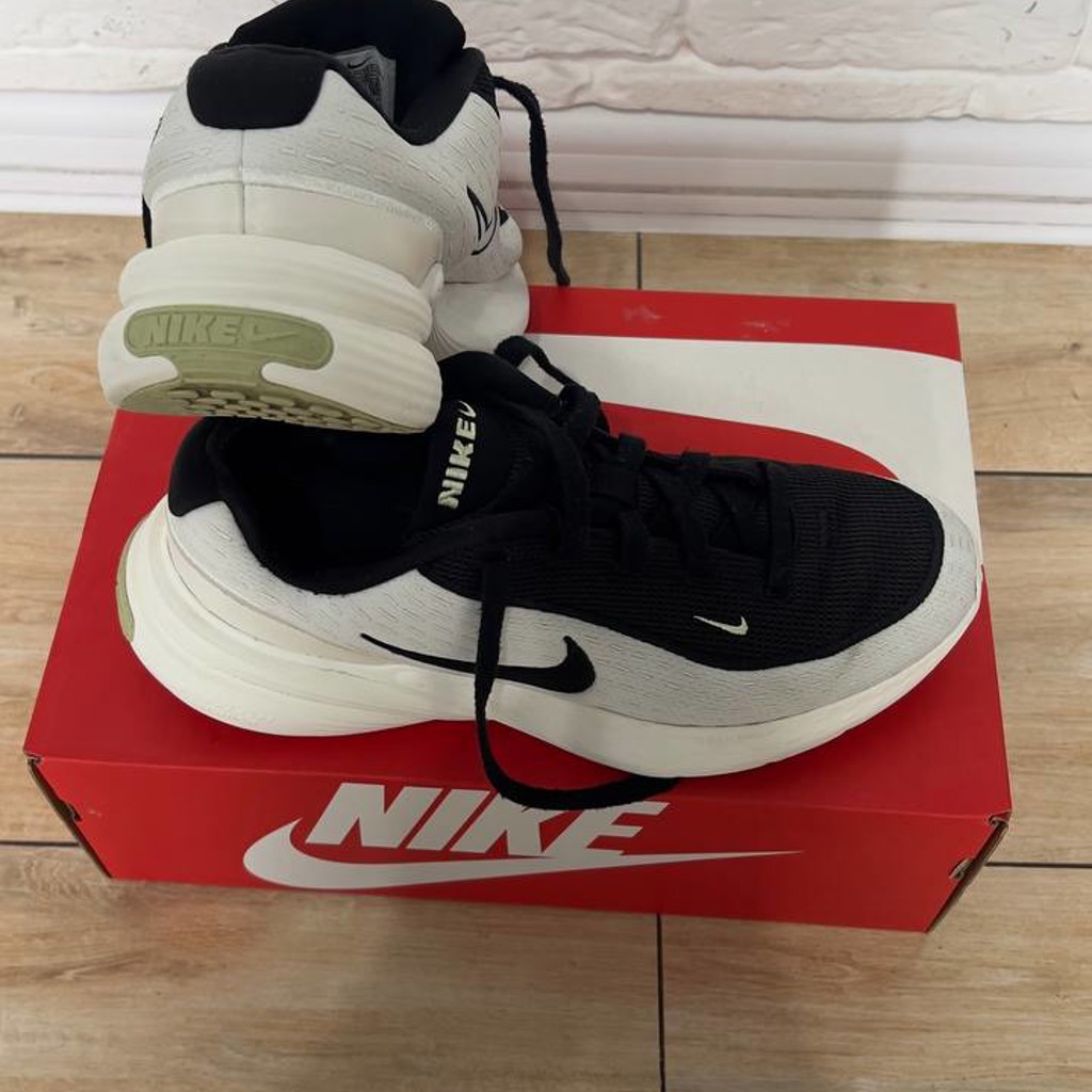 Nike Uplift SC