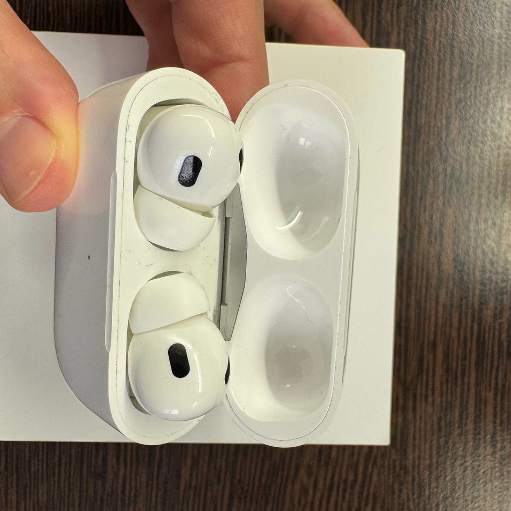 AirPods Pro 2 MagSafe
