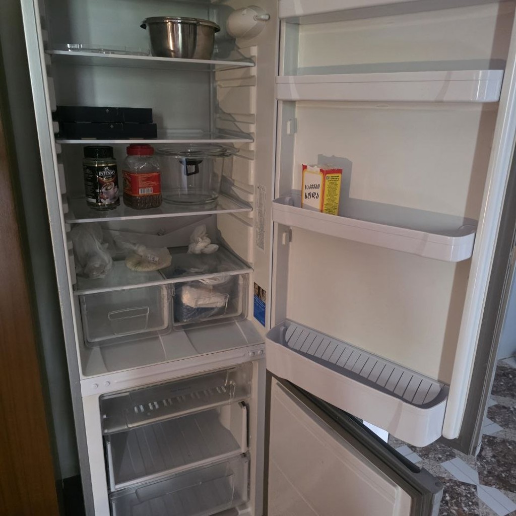 Холодильник Indesit