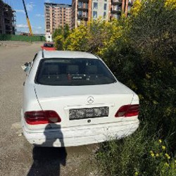 Mercedes w210 e220 - фото 2