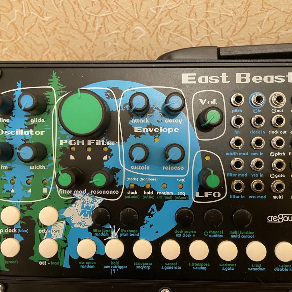 Синтезатор Cre8audio East Beast