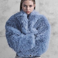 Укороченная куртка из искусственного меха - фото 3