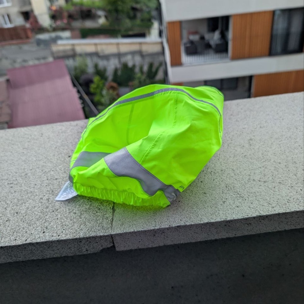 Светоотражатель/капюшон на вело-шлем