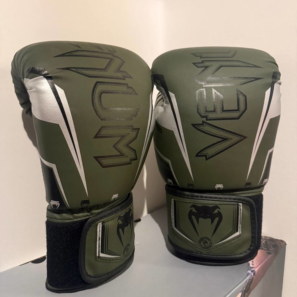 Боксерские перчатки Venum 16oz