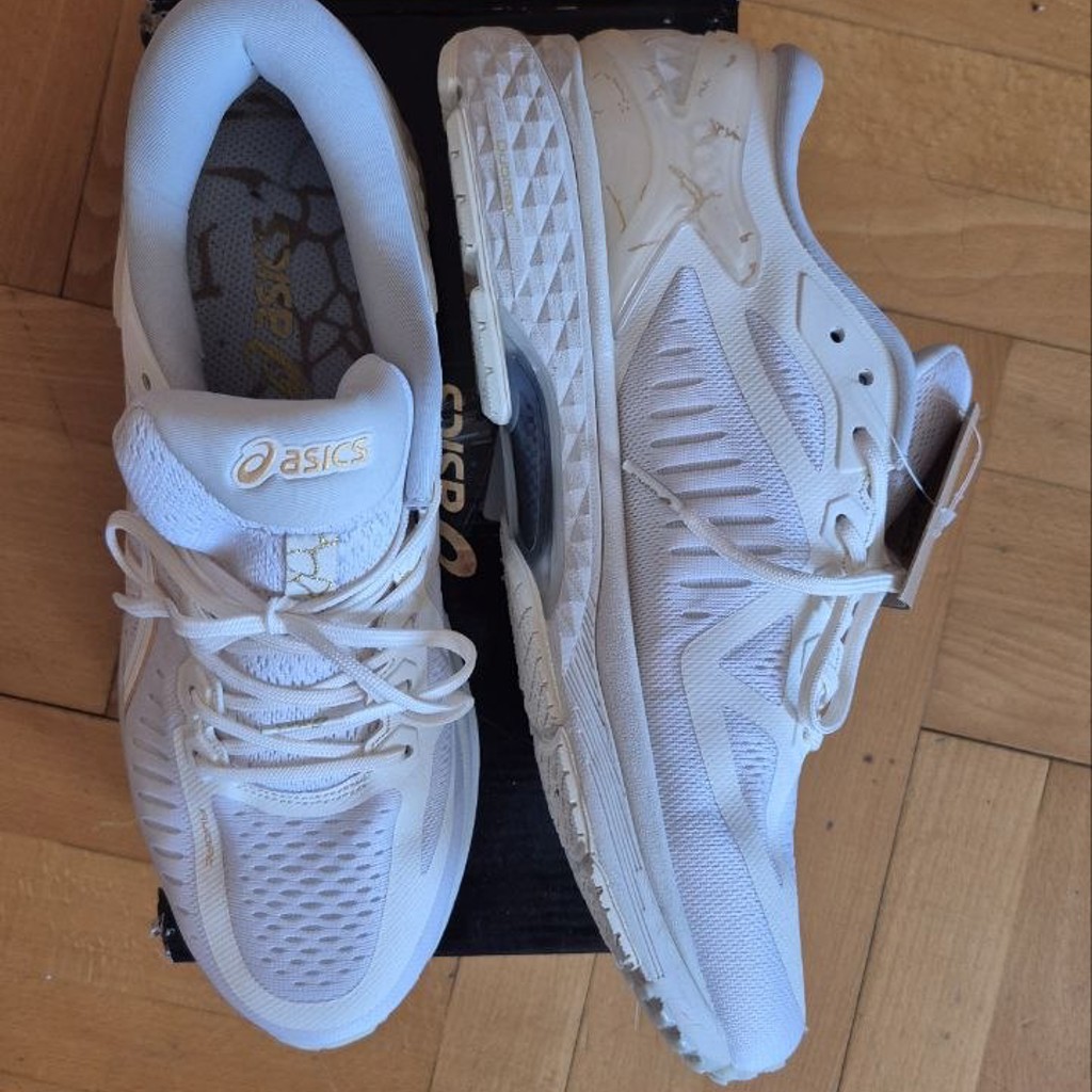 Кроссовки Asics