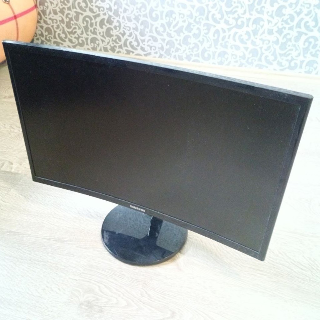 Гнутый монитор Samsung С24А390FHI