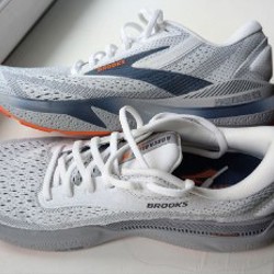 Беговые кроссовки Brooks Adrenaline GTS 24 - фото 2