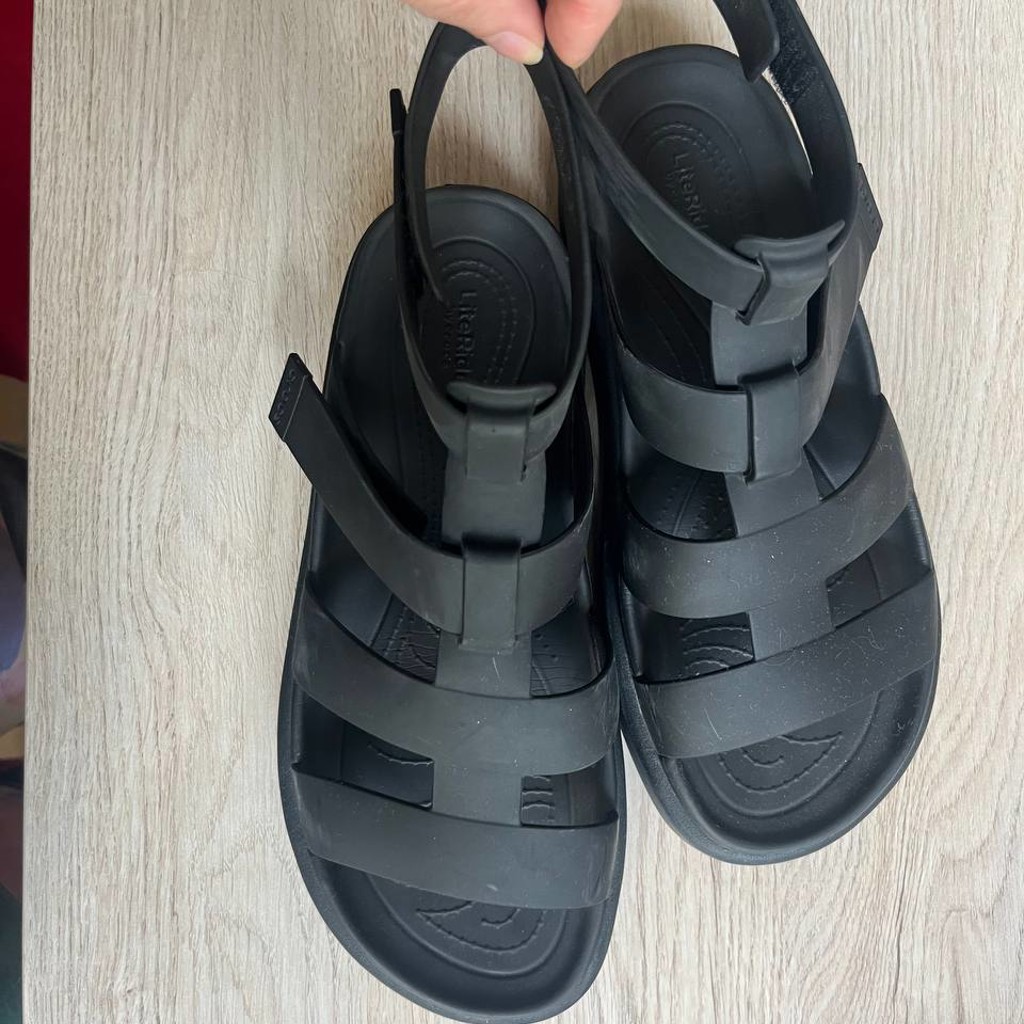 Сандалии Crocs Brooklyn Luxe Gladiator