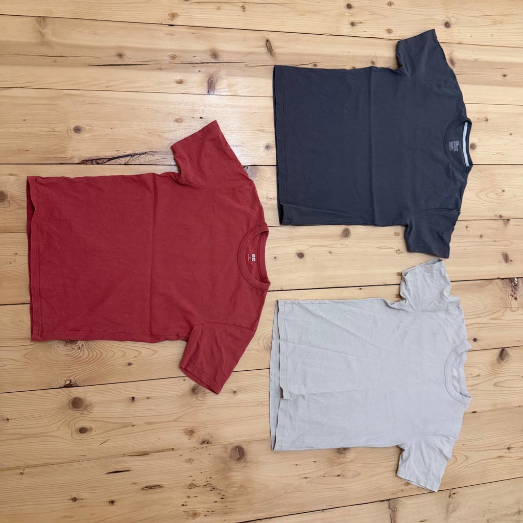 Темно-оранжевая футболка Uniqlo