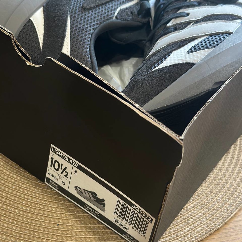 Кроссовки adidas Lightblaze