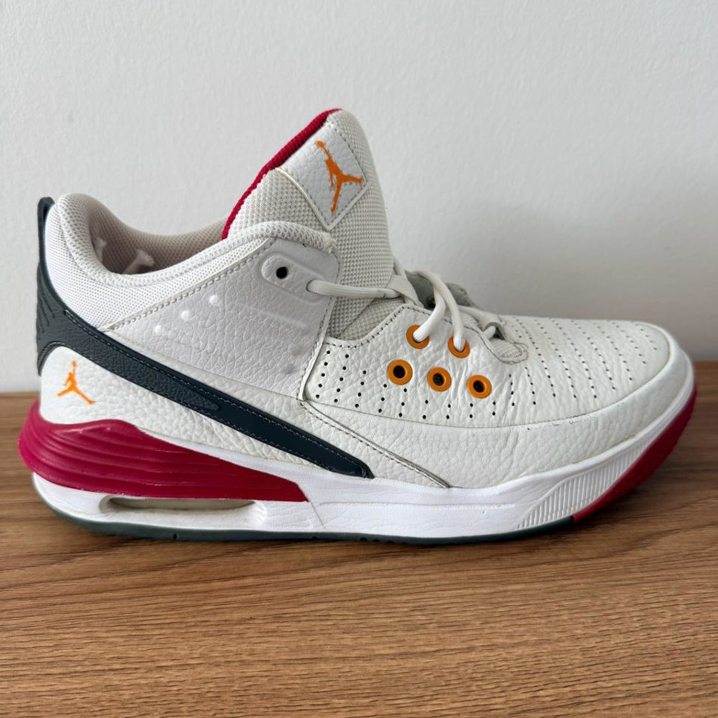 Jordan Max Aura 5 White/Fire Red/Black