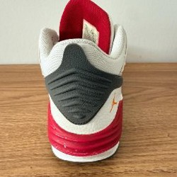 Jordan Max Aura 5 White/Fire Red/Black - фото 3
