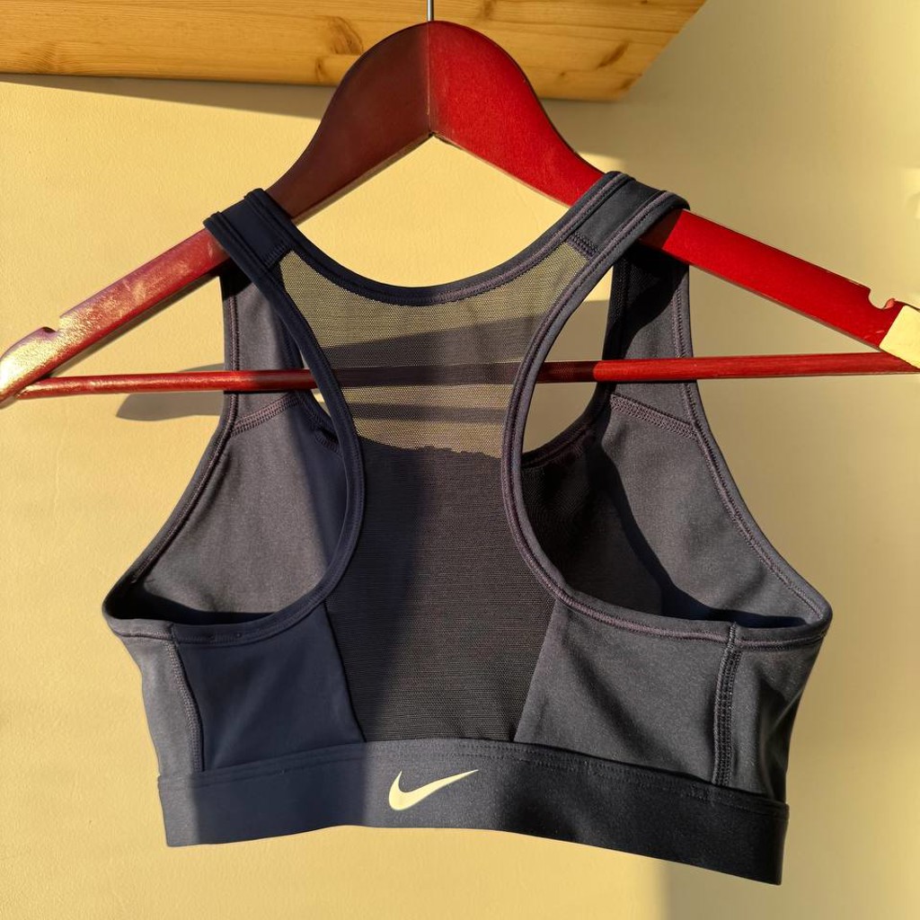 Спортивный топ Nike