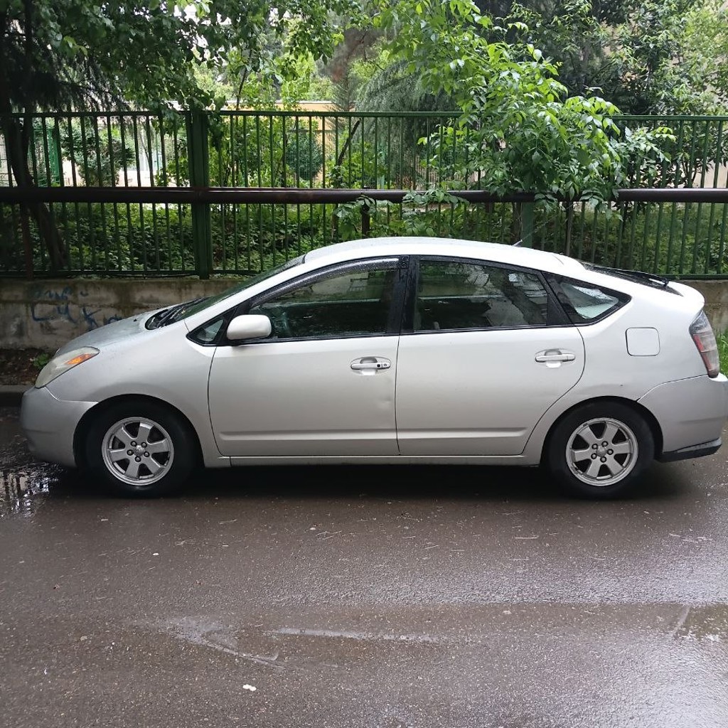 Toyota Prius (Hybrid)
