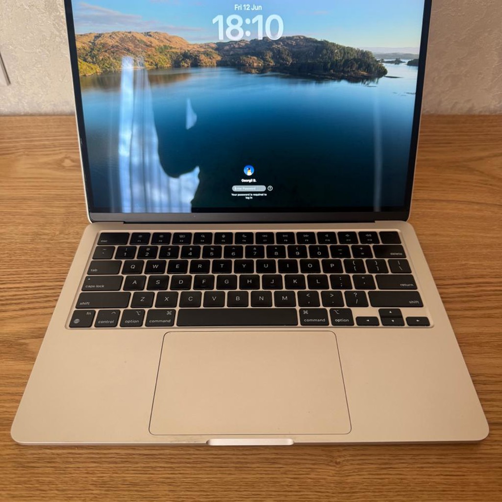 MacBook Air 13” M2 Starlight
