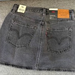 Levi’s Icon чёрная джинсовая юбка - фото 9