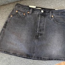 Levi’s Icon чёрная джинсовая юбка - фото 10
