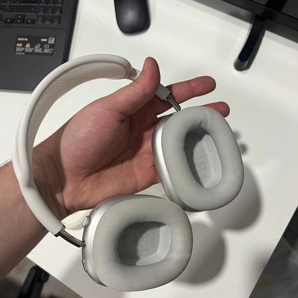 AirPods Max первого поколения