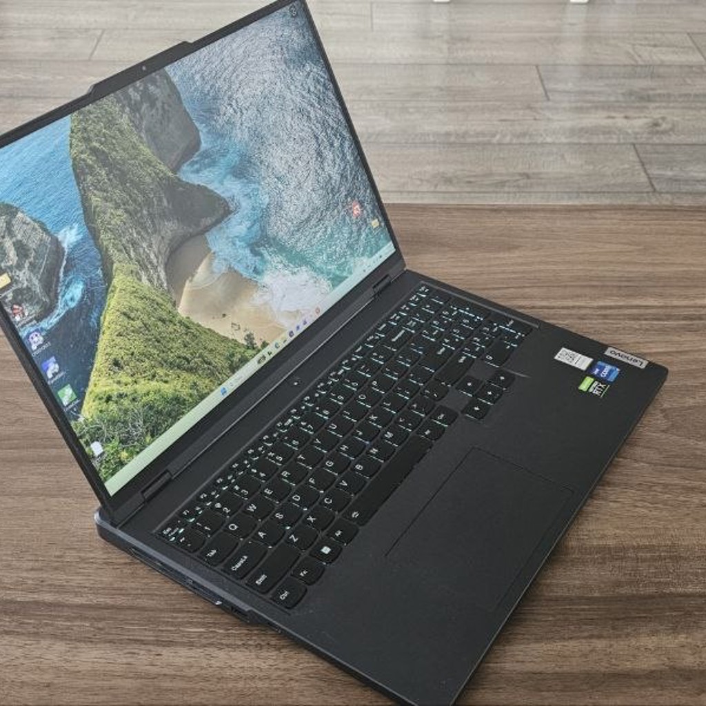 Lenovo Legion Pro 5 16IRX8