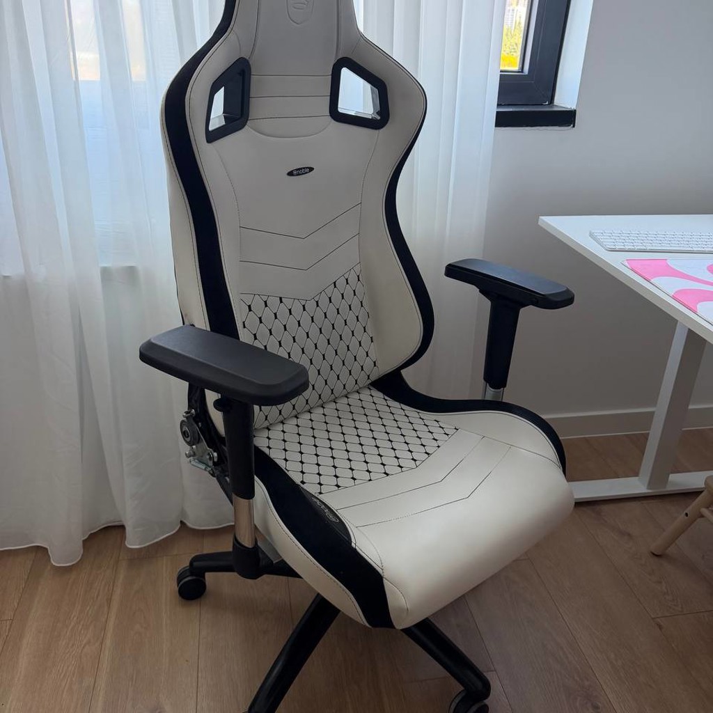 Игровое кресло Noble Chairs