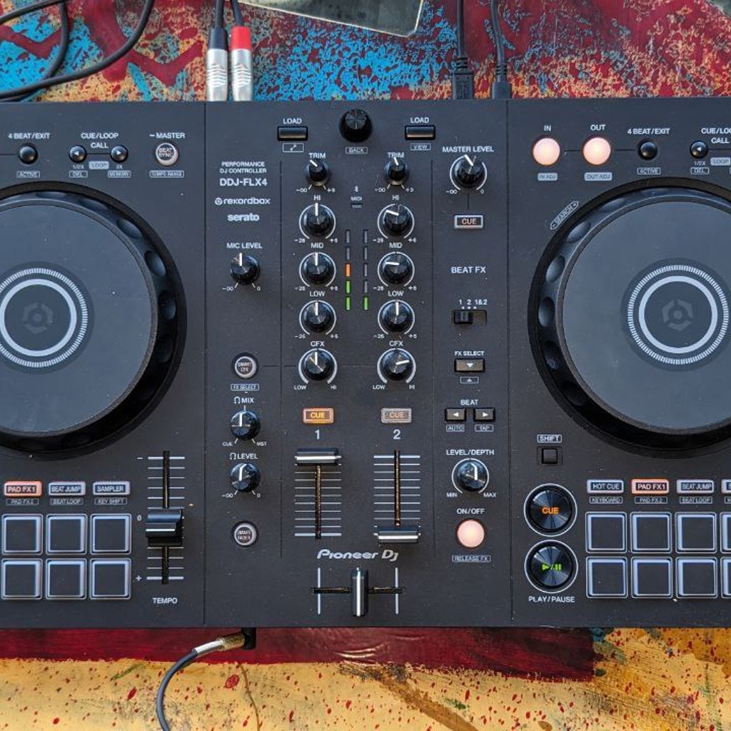 Контроллер Pioneer DDJ-FLX4