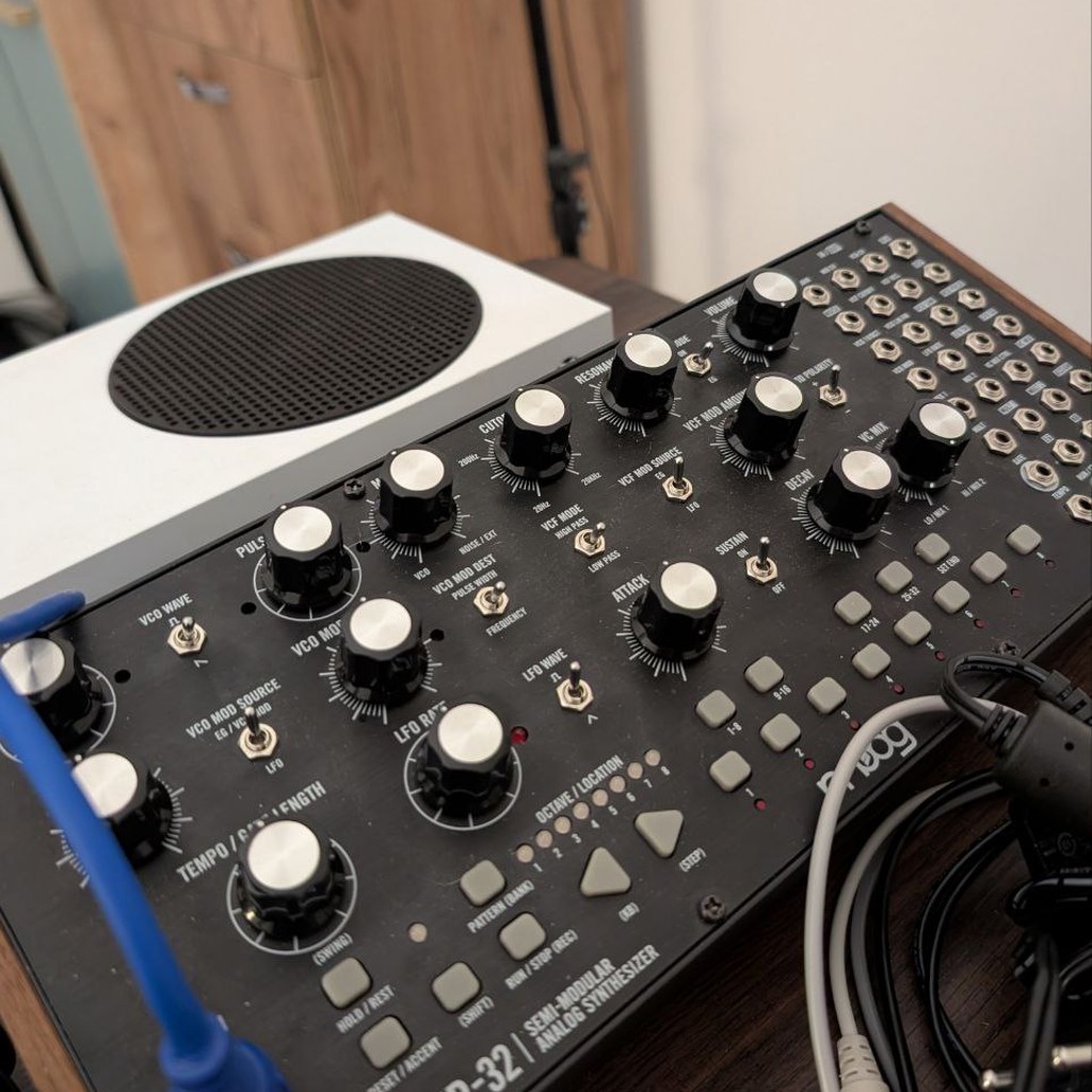 Синтезатор Moog Mother-32