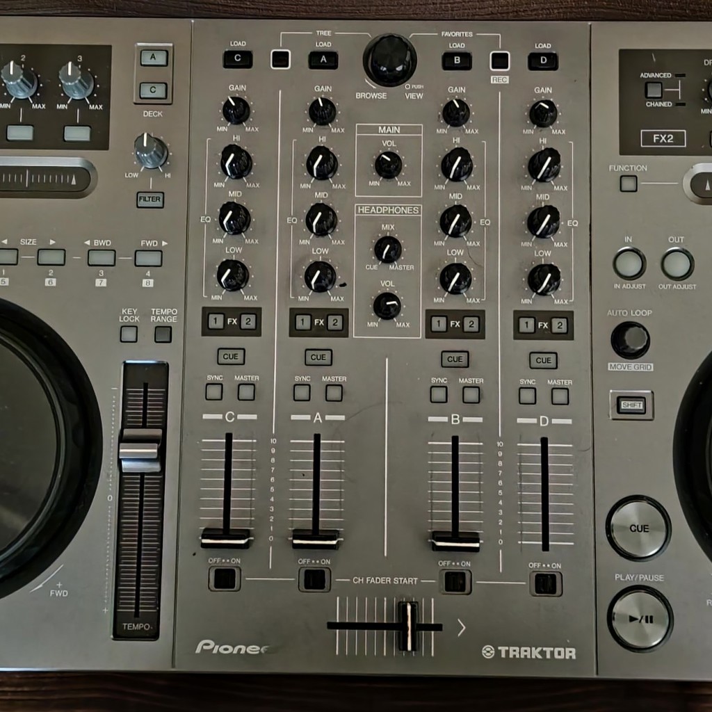 Контроллер Pioneer DDJ T1