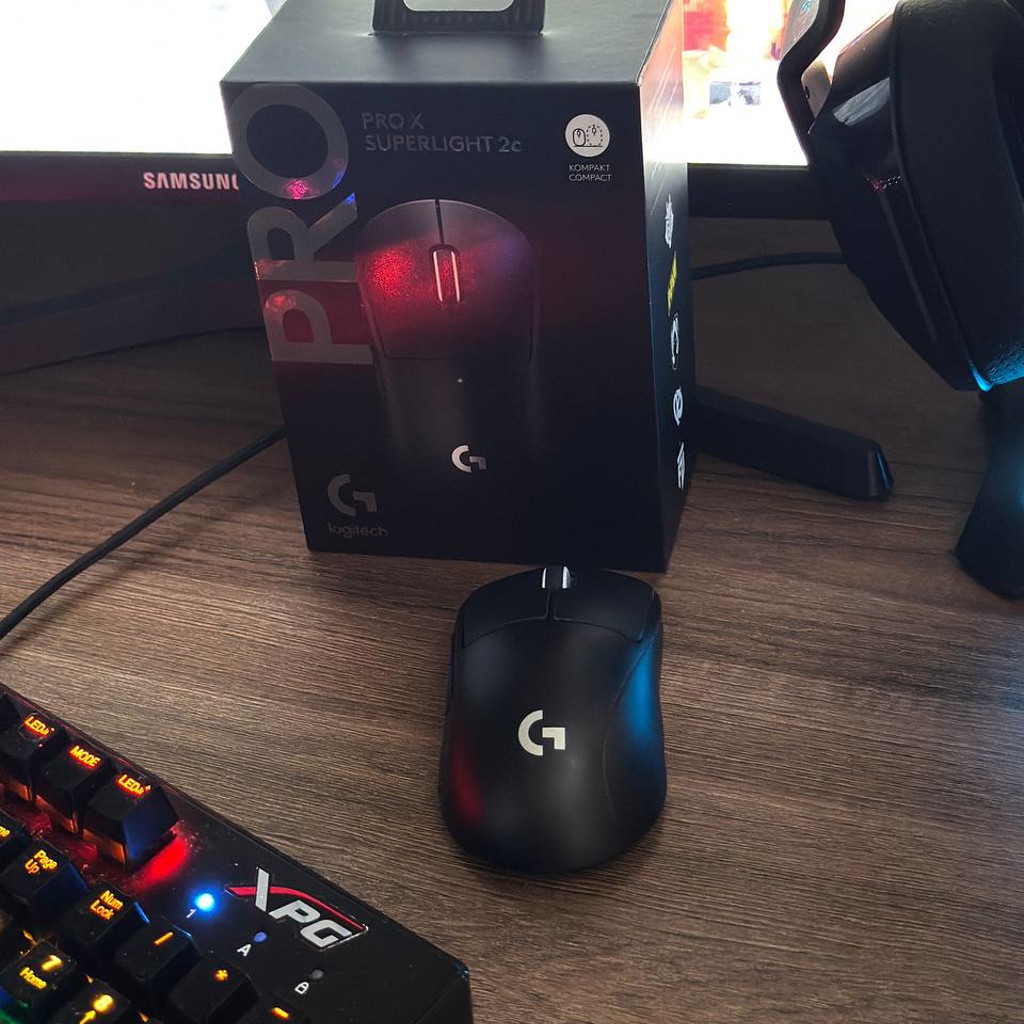 Монитор Samsung C24FG7
