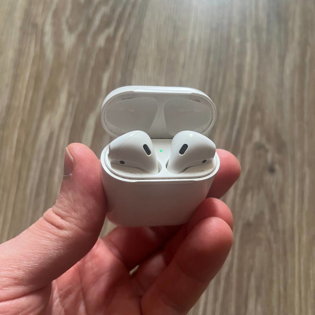 Apple AirPods 1-го поколения