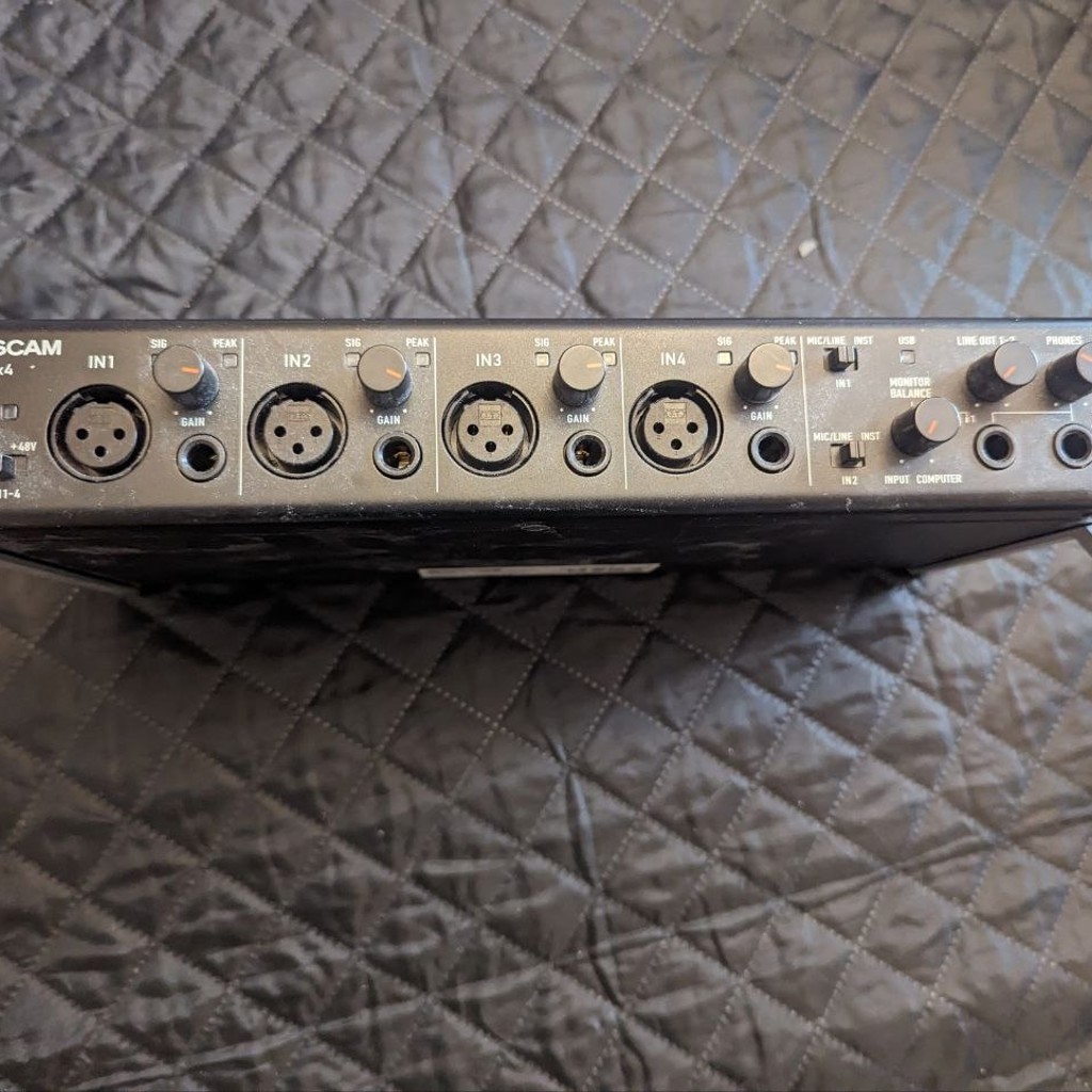 Внешняя звуковая карта Tascam US-4x4