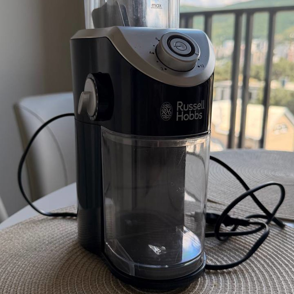 Жерновая кофемолка Russell Hobbs