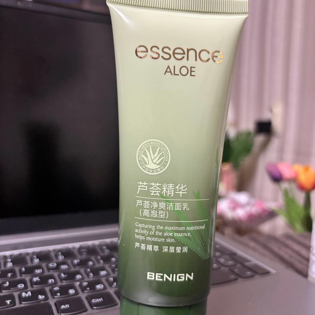 Гель/пенка для умывания BENIGN Essence Aloe