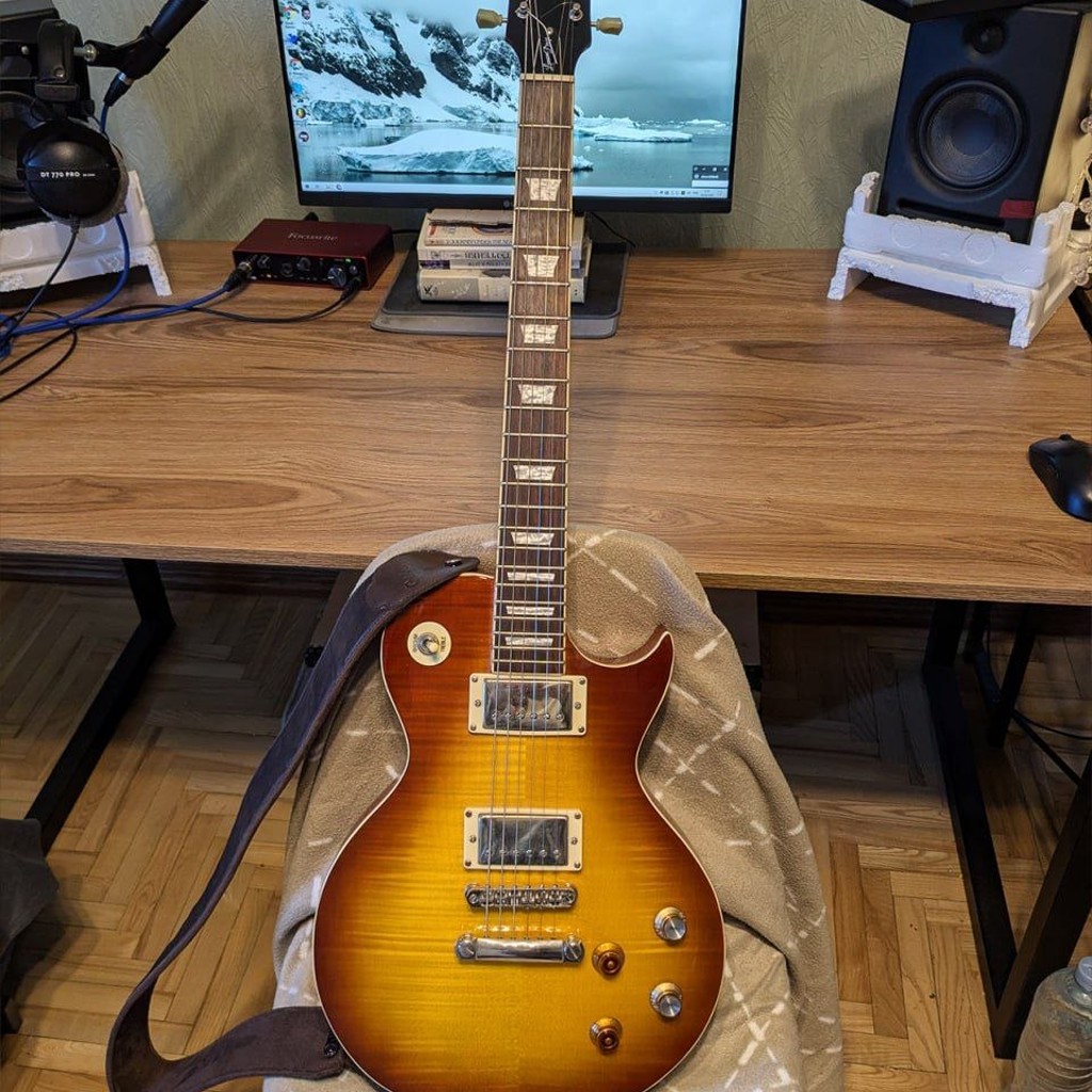 Электрогитара Vintage V100 Reissued