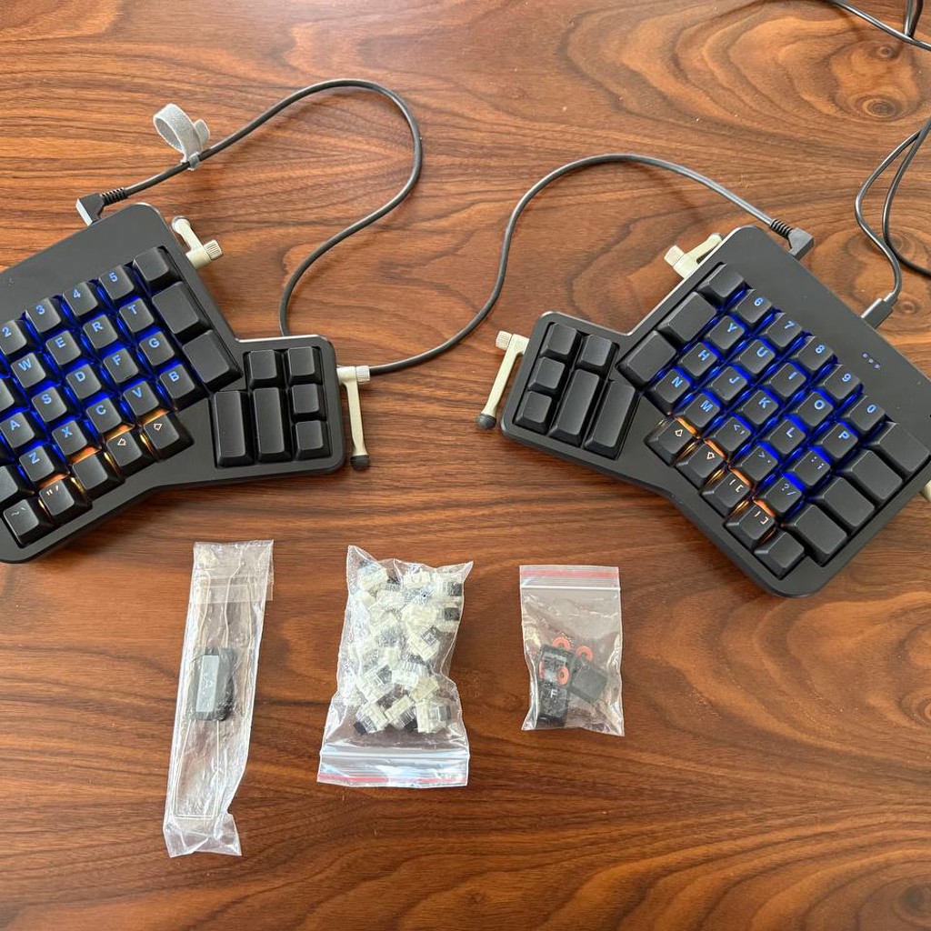 Эргономическая сплит-клавиатура Ergodox EZ Glow Standalone