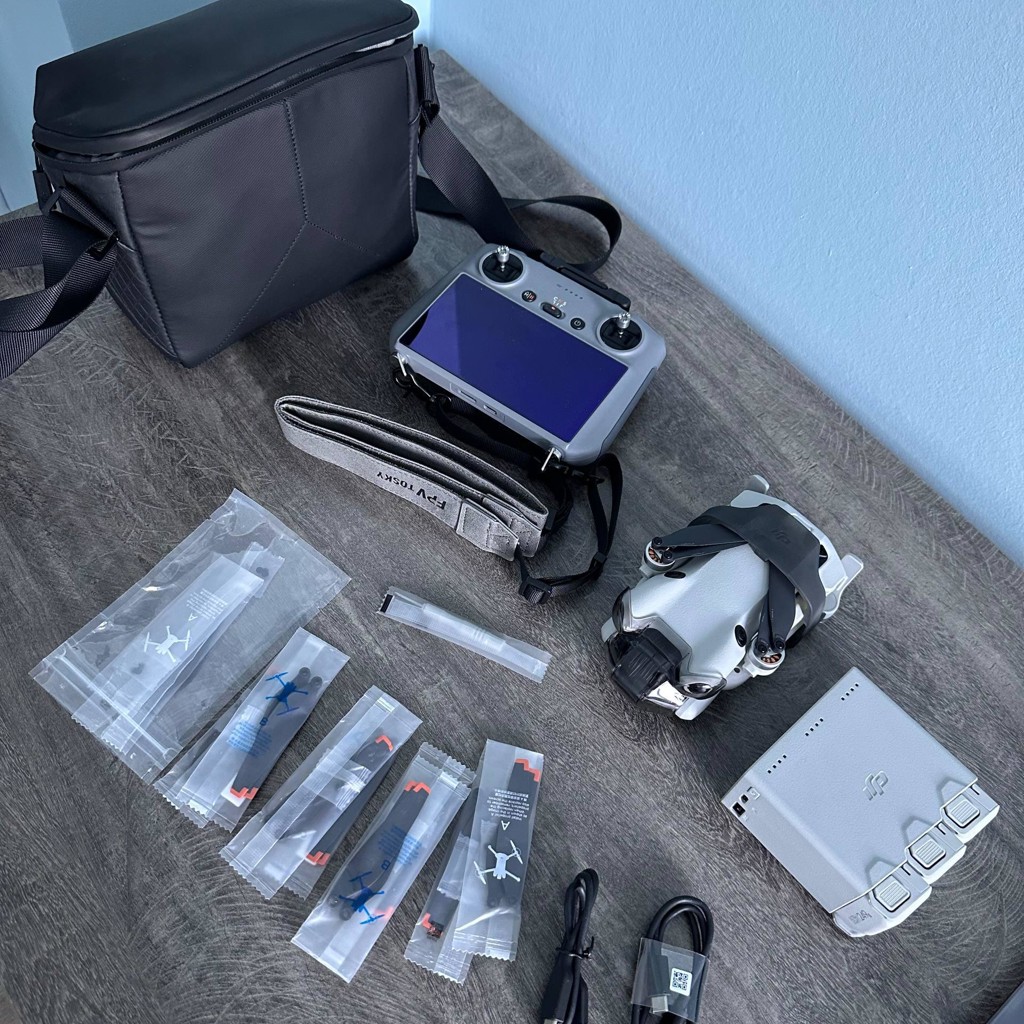 DJI Mini 4 Pro Fly More Combo (RC2)