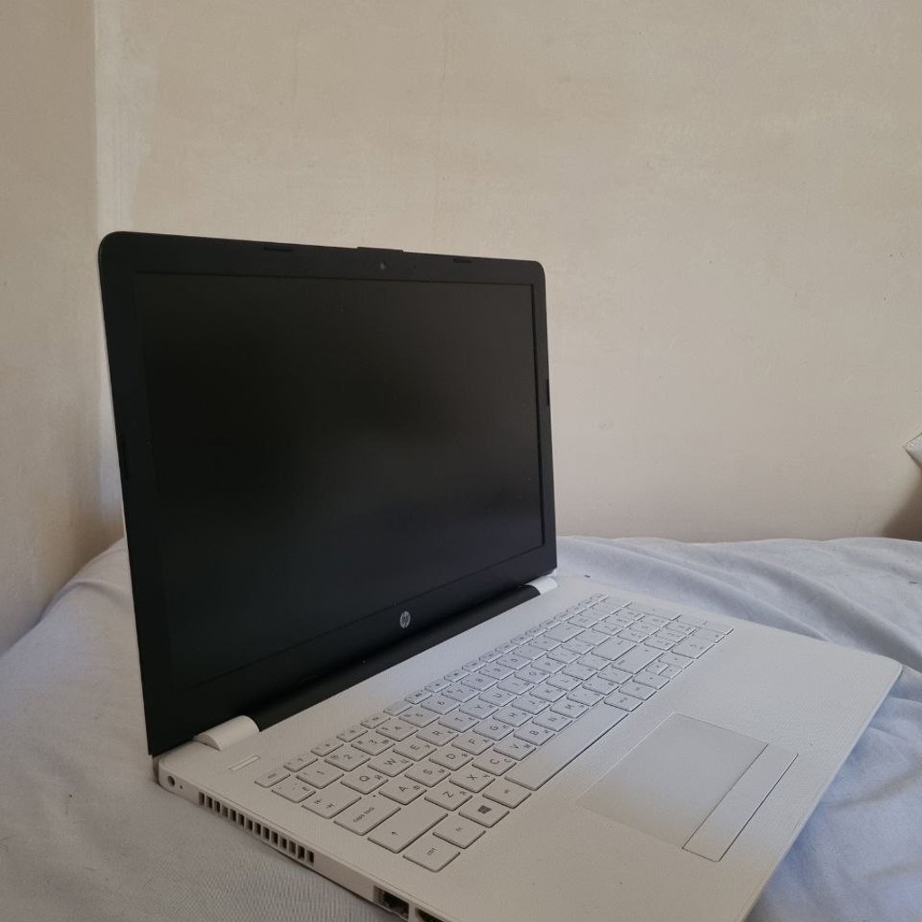 HP Notebook 15-rb067ur