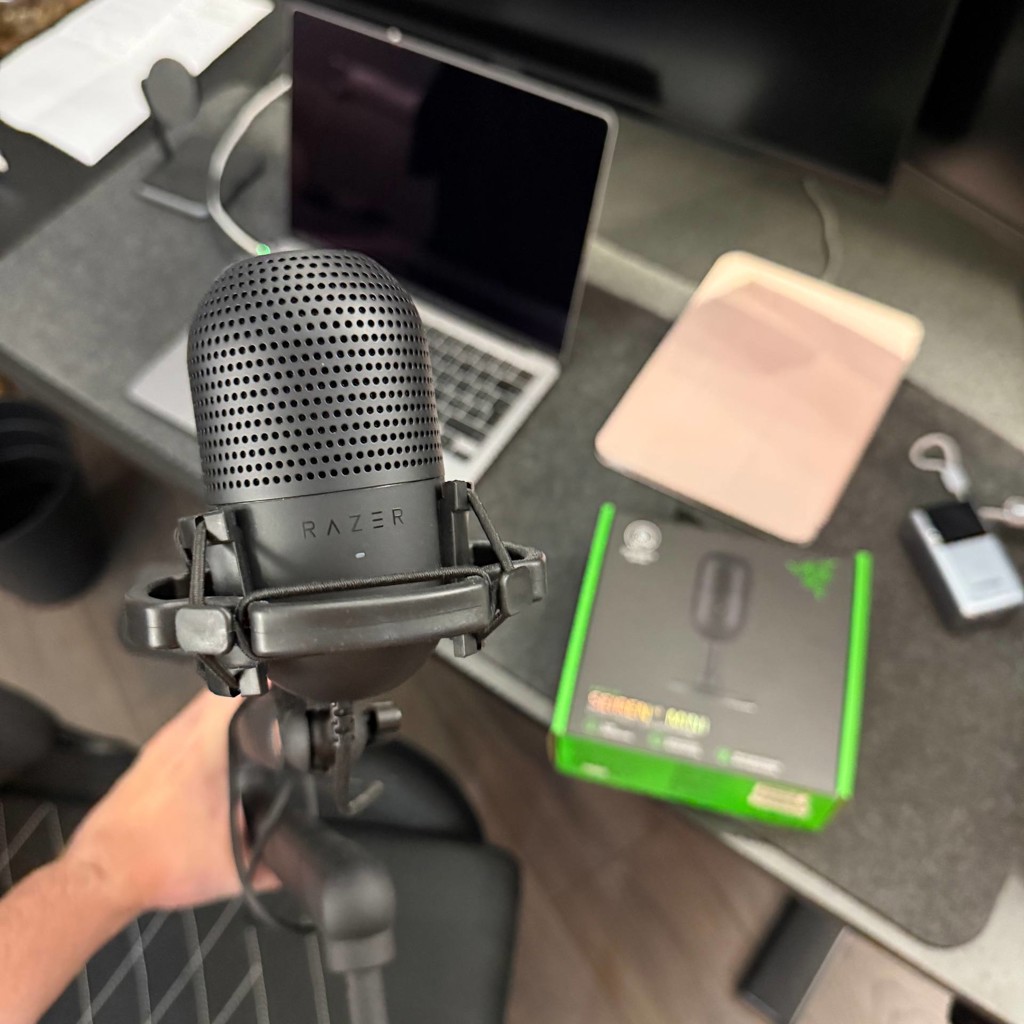 Микрофон Razer Seiren V3 Mini
