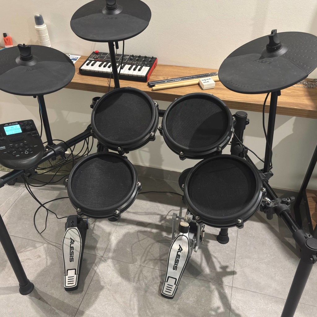 Электронная барабанная установка Alesis Nitro Mesh Kit