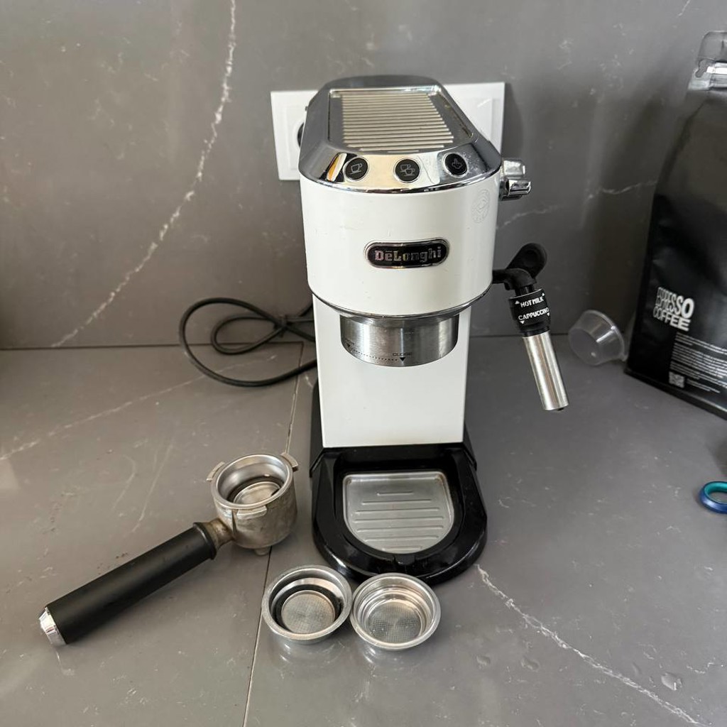 Кофемашина DeLonghi Dedica