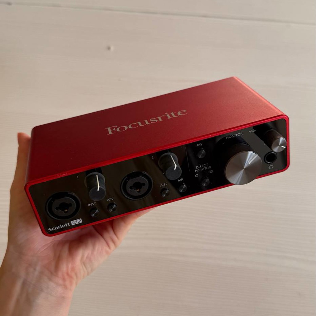 Аудиоинтерфейс Звуковая карта Focusrite Scarlett 2i2