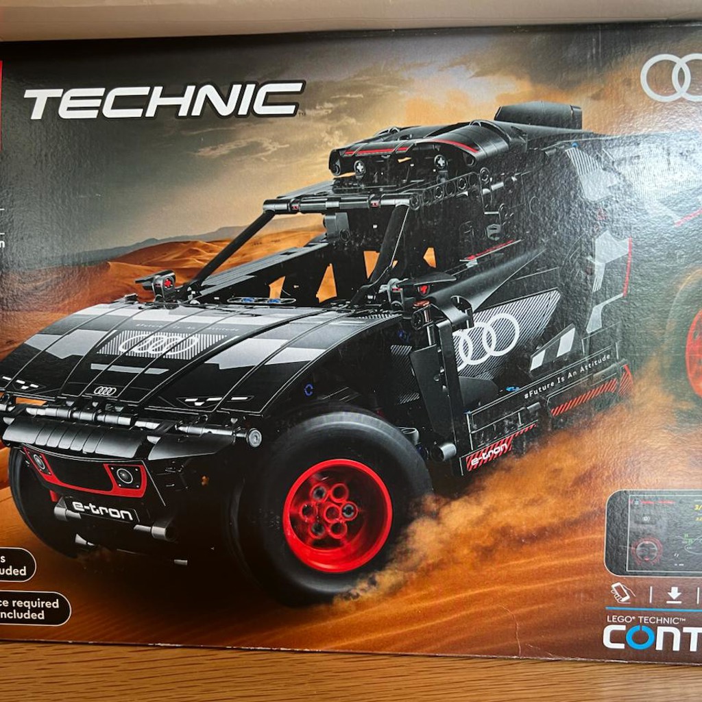 Lego Technic машина Audi RS Q e-tron