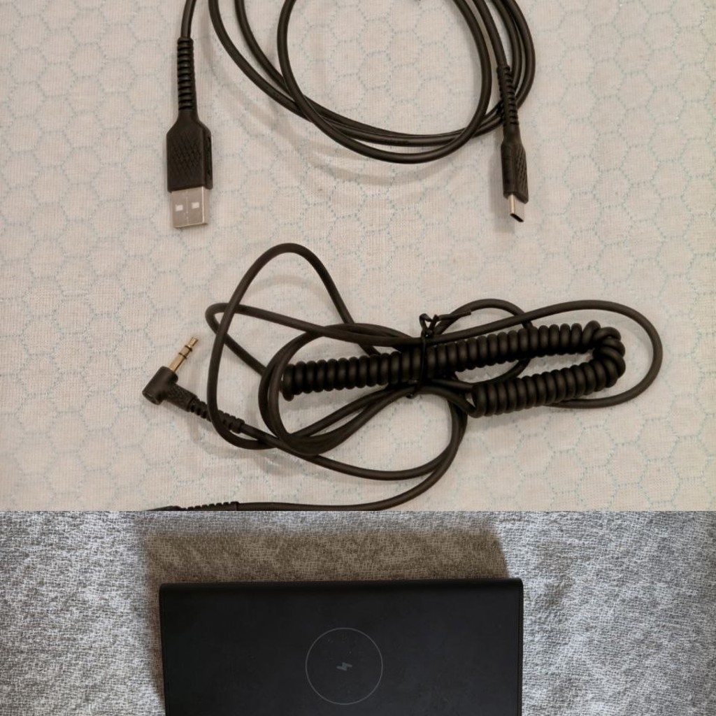 Кабель для зарядки и mini jack
