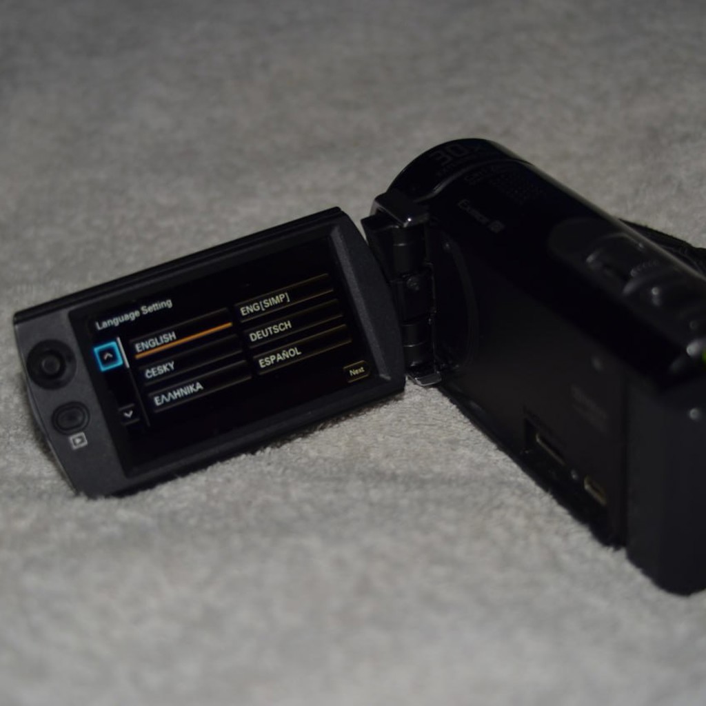 Видеокамера HDR CX190E