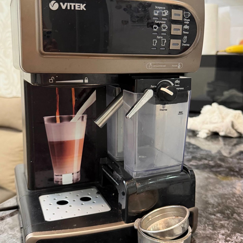 Кофемашина рожковая Vitek VT1517 BN