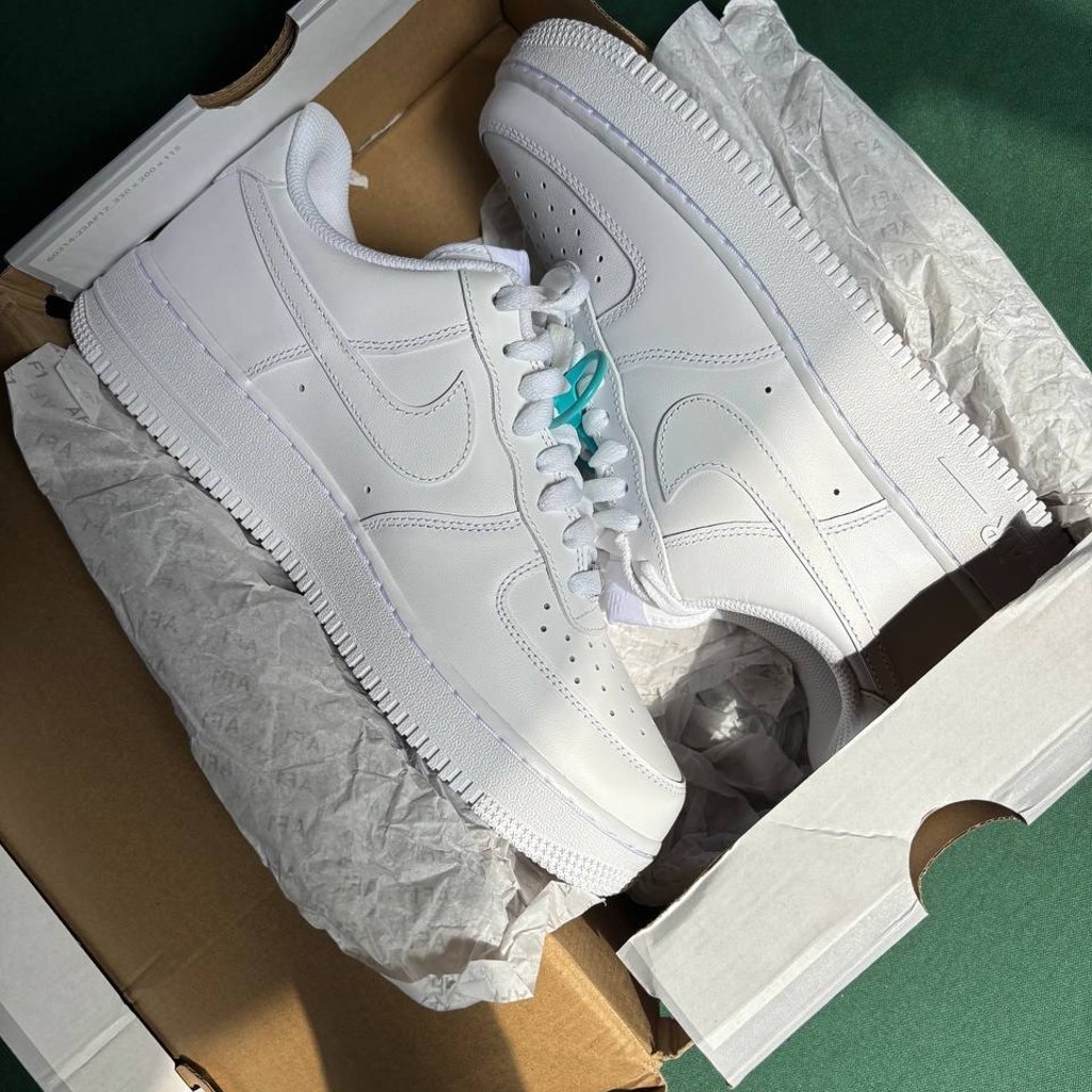 NIKE AIR FORCE 1 Triple White
