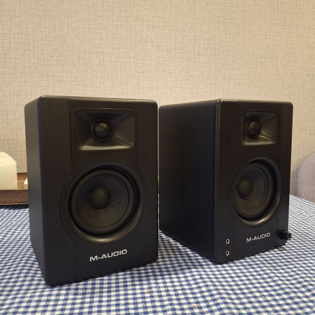 Колонки M-audio bx3