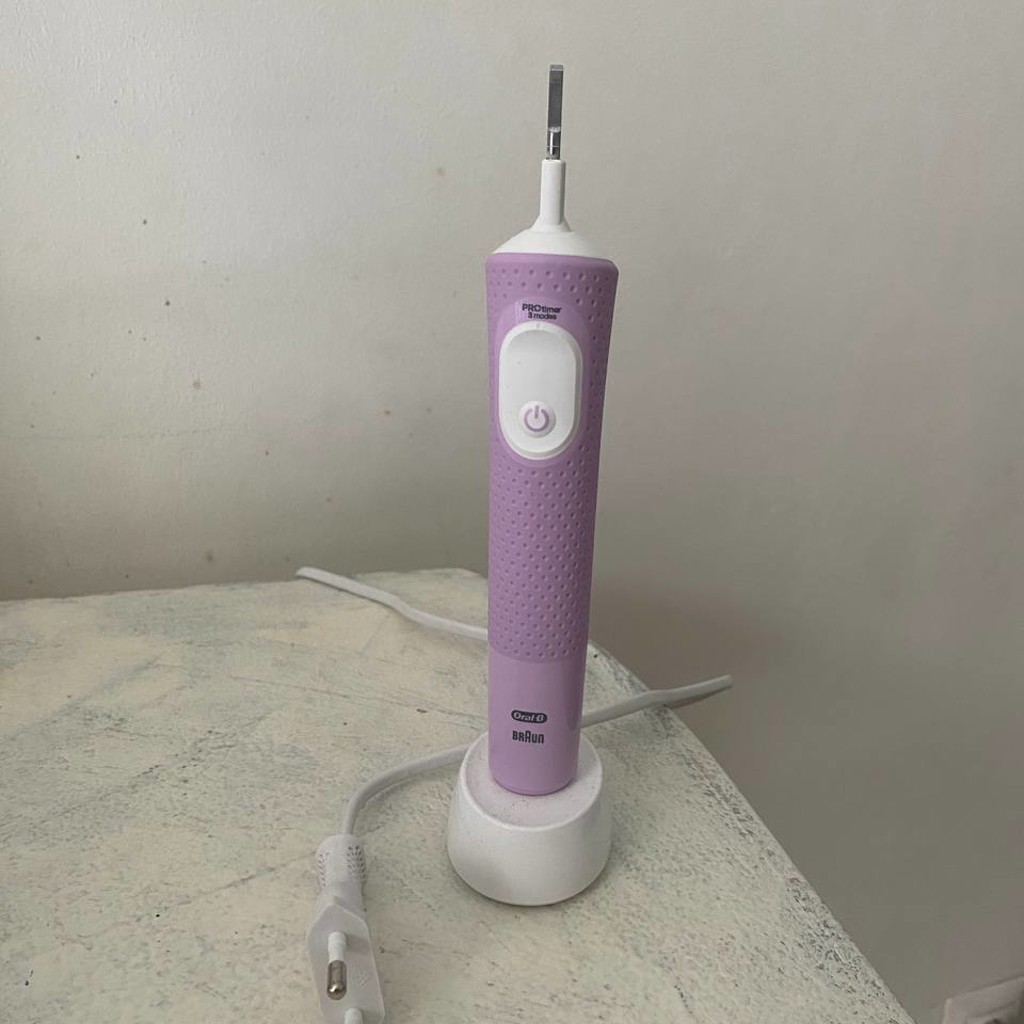 Зубная щетка Oral B