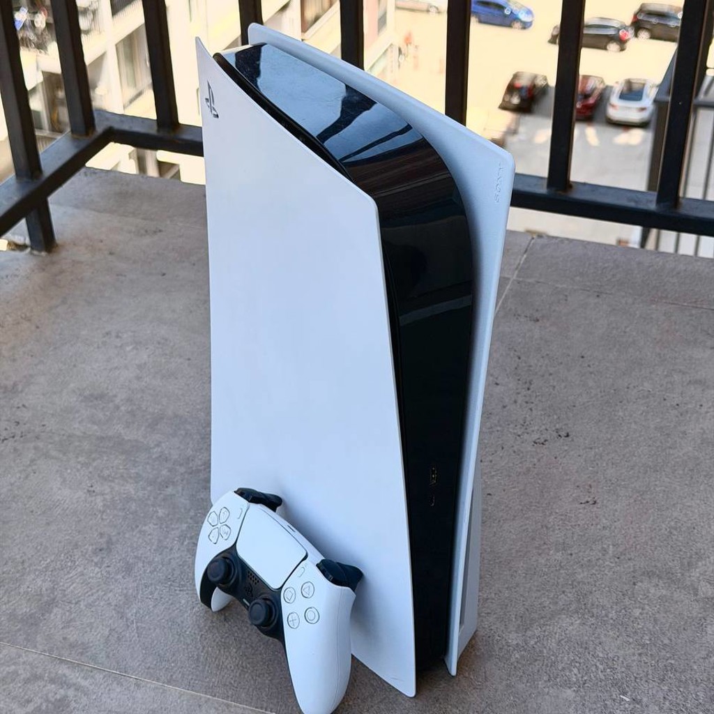 PlayStation 5 (PS5)