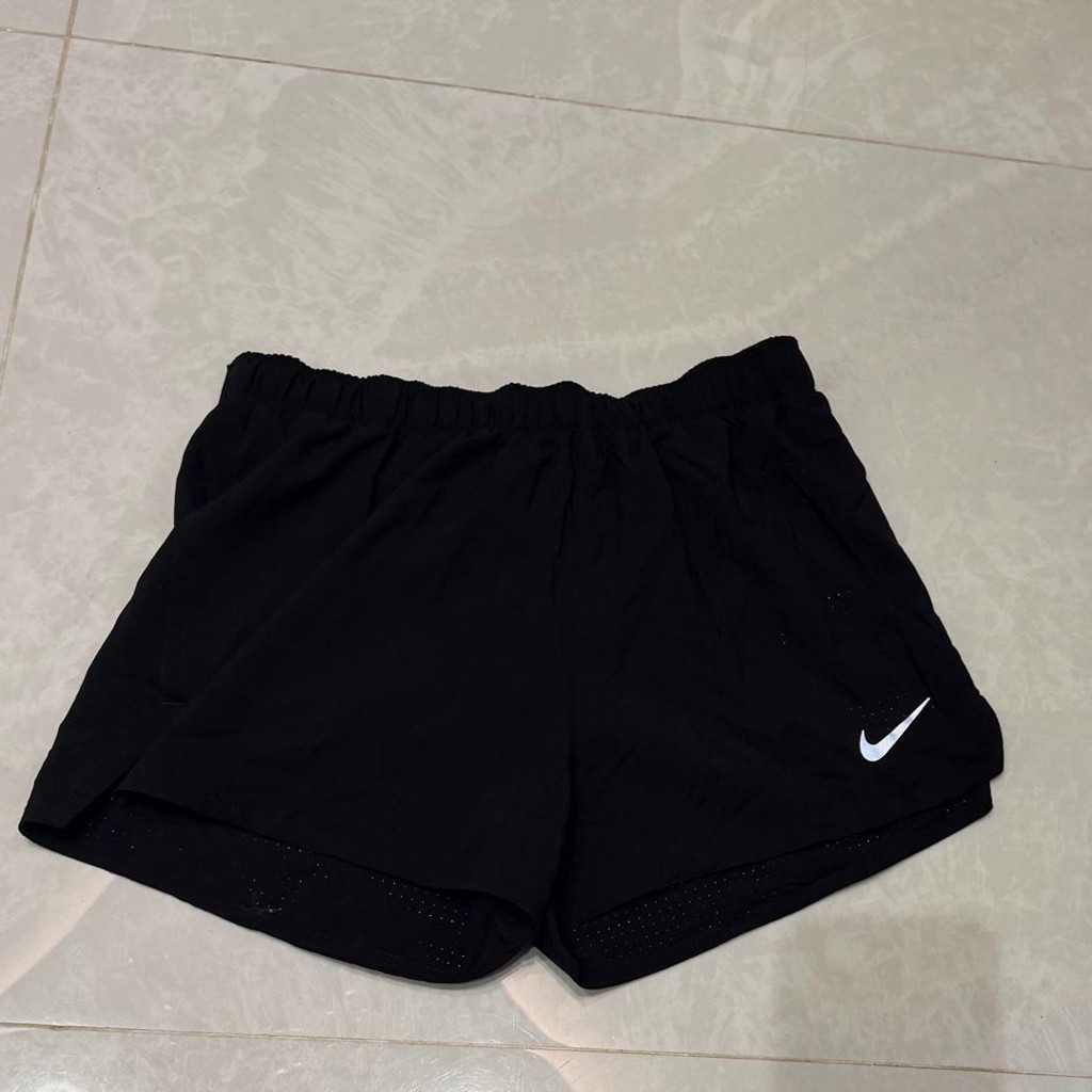 Спортивные шорты Nike